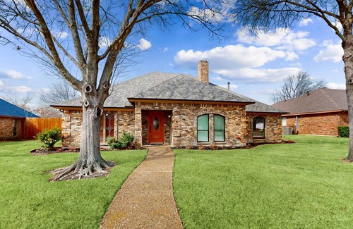 Allen House | Dog-friendly home near downtown with enclosed backyard, patio, & gas stovetop
