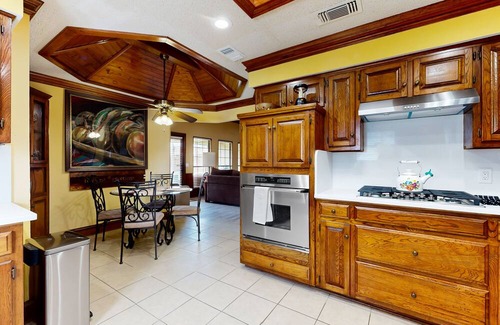 Allen House | Dog-friendly home near downtown with enclosed backyard, patio, & gas stovetop