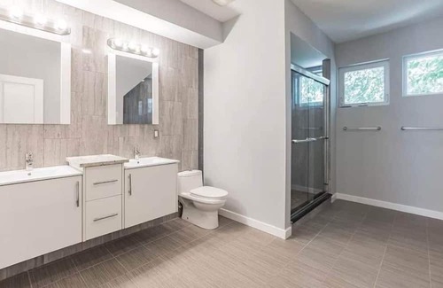 Norris Square House | Luxury 3BR/3BA with city views. 2-3 miles from all major attractions in the city