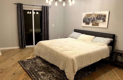 Norris Square House | Luxury 3BR/3BA with city views. 2-3 miles from all major attractions in the city