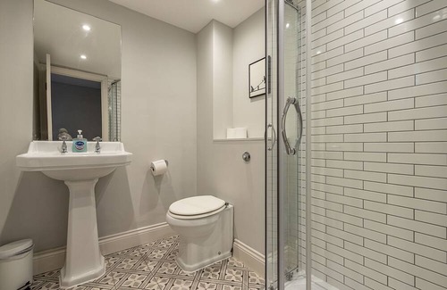 Campden Apartment | Notting Hill Studio 5 mins from Portobello Road & 10 mins from Kensington Palace