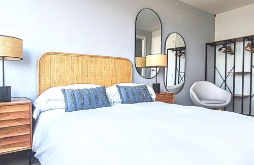 Les Corts Apartment | 3BR Luxury high floor & Terrace near L'illa - Max