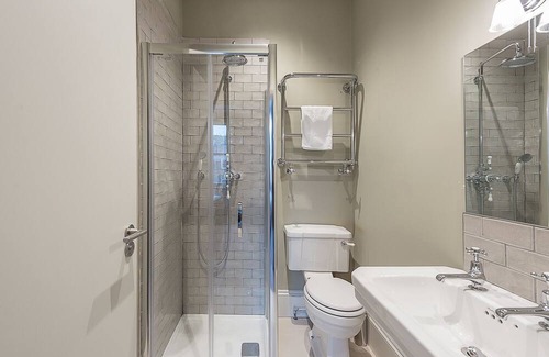 Campden Apartment | Stunning Kensington Studio