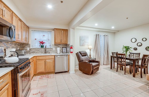 Newark Apartment | Lovable Newark Apartment < 1 Mi to Downtown!