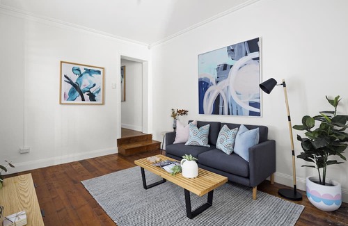 Collingwood House | Hip, 2 bedder w amazing courtyard. Be in the midst of the action