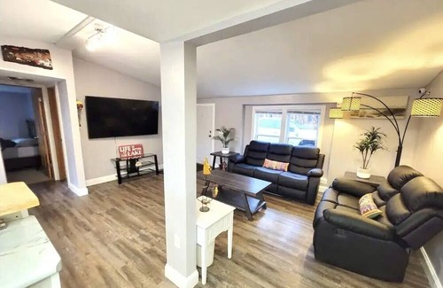 Angola House | Serenity's Edge on Private Lake Charles West