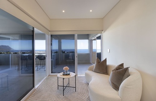 Clifton Apartment | Clifton Breakers 2 - Two Bedroom Apartment, Sleeps 4