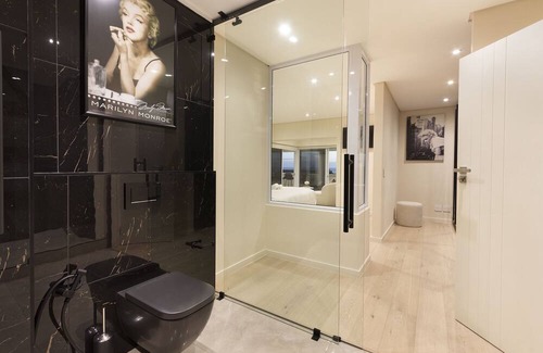 Clifton Apartment | Clifton Breakers 2 - Two Bedroom Apartment, Sleeps 4