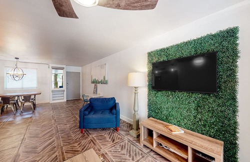 South Scottsdale Condo | Dog-friendly condo near the heart of Scottsdale with pool, hot tub & gym