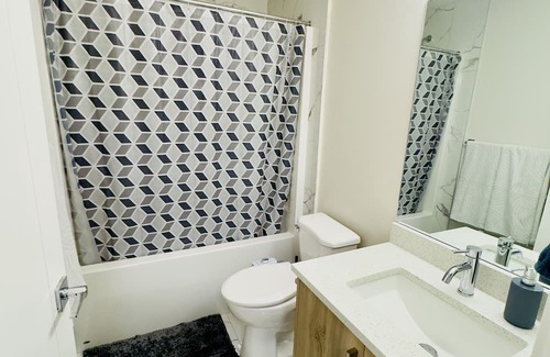 Calgary House | Airport Oasis: Stylish 1-BR Suite with Memory Foam King Bed, Private Bath