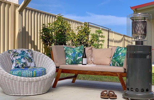 Spencer Park House | A centrally located cosy home. Close to beaches, shops and local attractions.