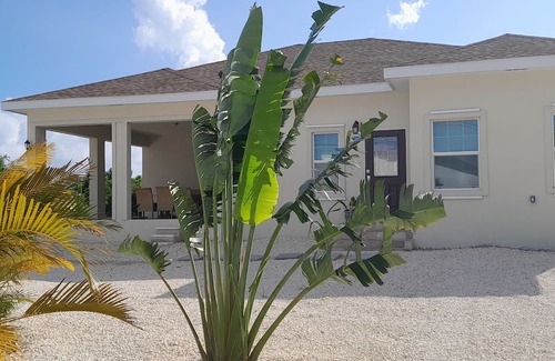 Savannah House | 5 MIN /SPOTTS BEACH. 20 min to other Attractions on East side of Island