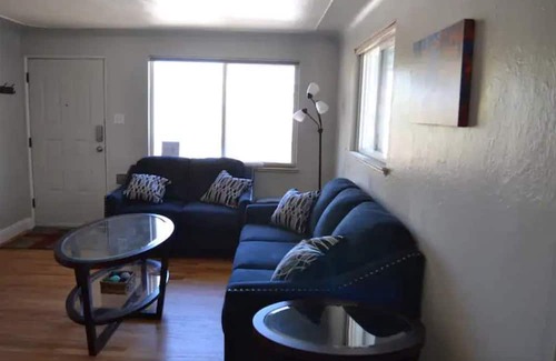 Jefferson Park House | Sleeps 6, Near MileHigh/PepsiCntr, A/C, Parking
