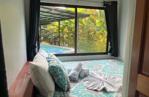 Roble Cabin | 2 Snake-Serpiente Invictus Jungle Villa 2 Queen
