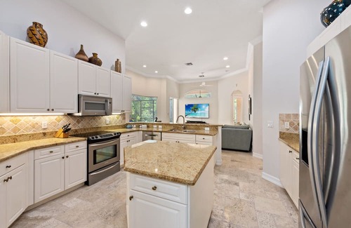North Naples House | Spacious Luxury Furnished Pool Home Minutes to Beach Shopping Restaurants