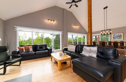 Baie-St-Paul Ski Chalet | Hébergement-Charlevoix - CHU-35 A charming little waterfall to go with the spa
