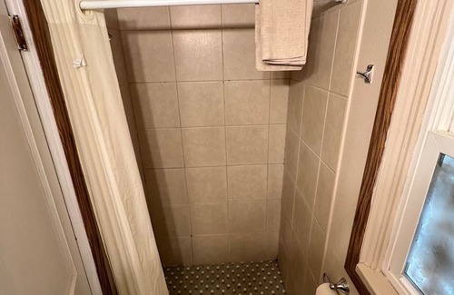 Onalaska House | Overlooking Lake Onalaska - Two full-size beds + bath in nostalgic motel