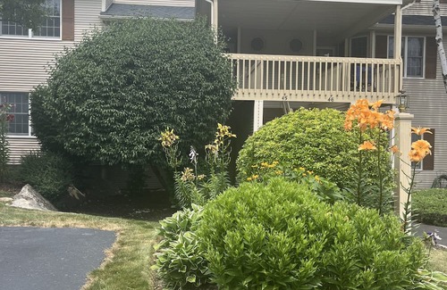 West Warwick Condo | 1 BR/1.5 Bath - 20 min from Beach!