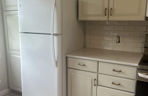West Warwick Condo | 1 BR/1.5 Bath - 20 min from Beach!