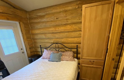Knik-Fairview Cabin | Private Little Cabin On The Hill.