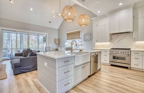 Prosperity House | Shoreview Oasis at Lake Murray