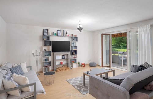 Meilen District Apartment | Schöne Wohnung 10 min von Zürich See Netflix/wifi/parkplatz