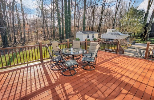 Lenni House | Relaxing 5BR Family Home w/Fire Pit & Pool Table