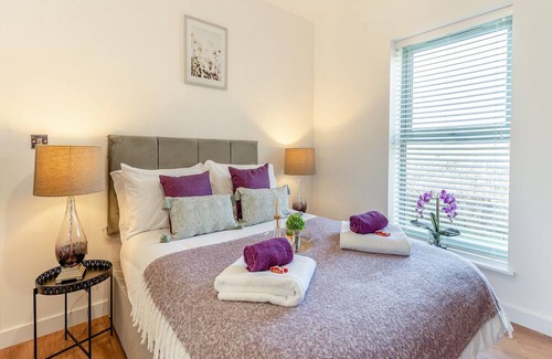 Coed-Y-Paen Cottage | Fox Acre is a stunning lodge with views over the rolling hills, perfect for a relaxing break away or