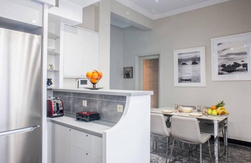 Nea Chalkidona Apartment | Sunny flat w/h balcony and homey feel near metro