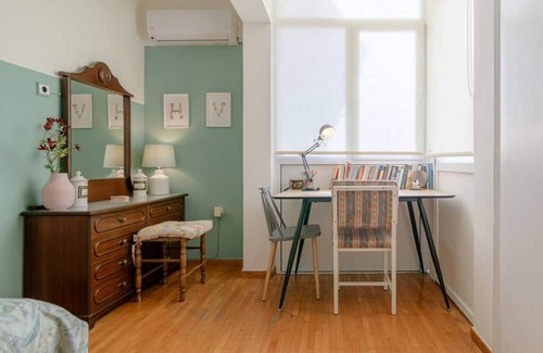 Filopappou Apartment | Comfy & Sunny flat w/h balcony@center up to 8ppl