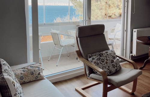 Adalar Apartment | Cozy Sea View Apartment in Burgazada