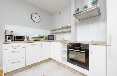 Saska Kepa Apartment | Unique Bright Apartment by Renters