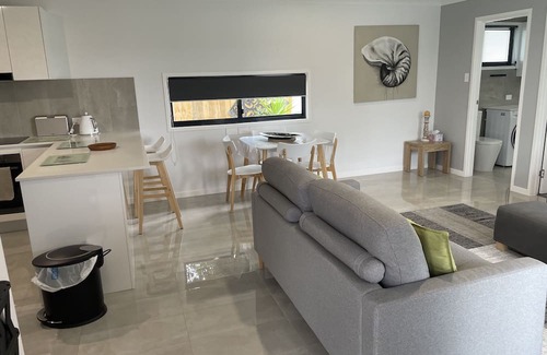 Eumundi Apartment | Private Self contained unit located in beautiful Eumundi on the Sunshine Coast