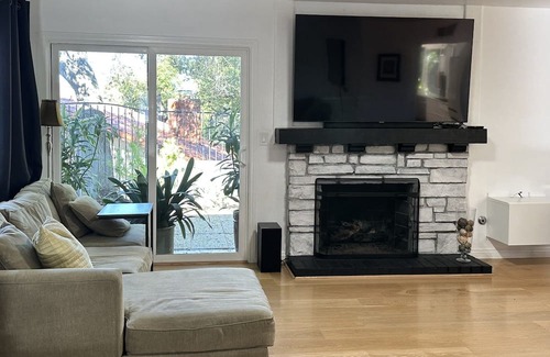 Thousand Oaks House | 4 Bed Modern Executive Home - 2 Spacious Master Suites - RELO, TEMP, LAST MIN