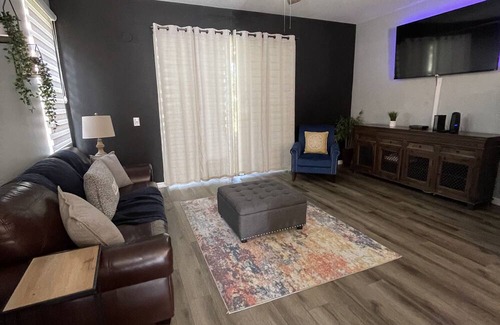 Crestwynd Bay House | 3 beds, 2 1/2 bath close to Disney and universal. nSleep up to 7. Community pool