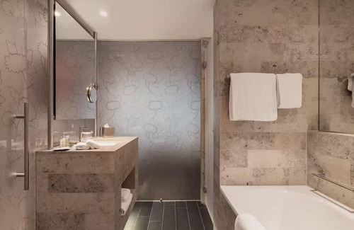 The Hague Center House | Business & Leisure Amenities Combined. Complimentary Facilities & Fitness Center