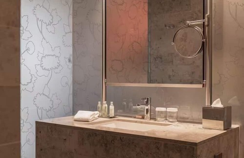 The Hague Center House | Business & Leisure Amenities Combined. Complimentary Facilities & Fitness Center