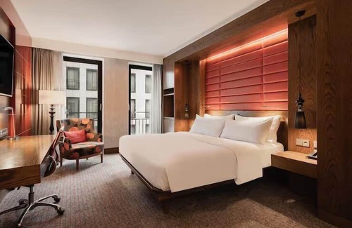 The Hague Center House | Business & Leisure Amenities Combined. Complimentary Facilities & Fitness Center