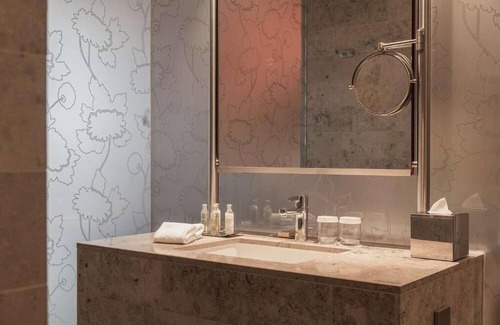 The Hague Center House | Executive Lounge Available For Business Travelers, 2 Units. Near Alexanderplatz