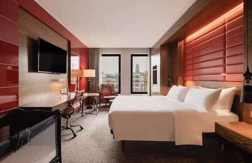 The Hague Center House | Convenience Meets Comfort - Enjoy Our Centrally Located Stay Near Alexanderplatz