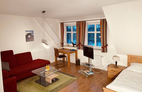 Gruenerdeich Apartment | Pension Hessbögel: Ferienwohnungen im Alten Land Direkt am Fluss Lühe
