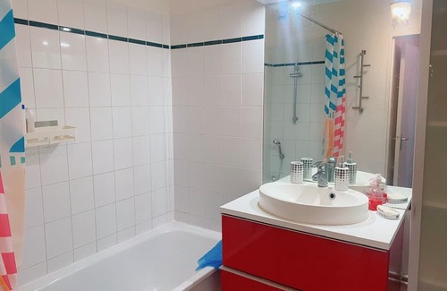 Faubourg de l'Arche Apartment | Comfortable 50 m² apartment with parking