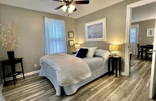 Excelsior Cottage | Charming cottage steps from lake, shops & more!