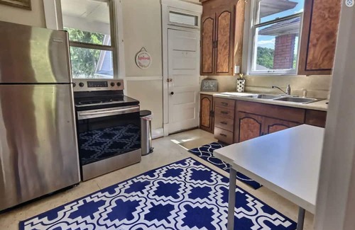 Cumberland House | 1910s historic brick home, 2 full baths, mountain views, walkable, pets welcome