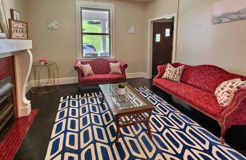 Cumberland House | 1910s historic brick home, 2 full baths, mountain views, walkable, pets welcome