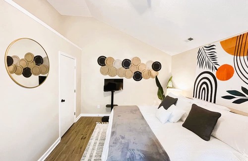 Woodcrest House | 5 minutes to Downtown - Cozy getaway
