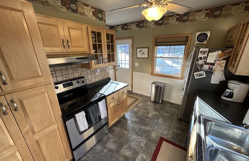 Lake City House | Perfect Eclipse Getaway - Beautiful Cottage Home, 10-minute walk to the lake!