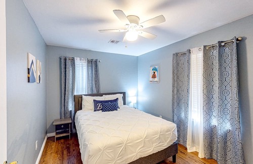 Midwest City House | Dog-friendly home bordered by a park with open layout, W/D, internet, & AC