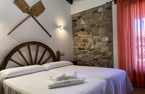 Villar de Ciervo Cottage | Casa Rural Para Grupos Grandes con Piscina, Parking Privado, Patio Barbacoa