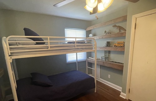 Huntington House | ~Cozy 3-Bedroom Bungalow~Near Ritter Park, Downtown, and Marshall University